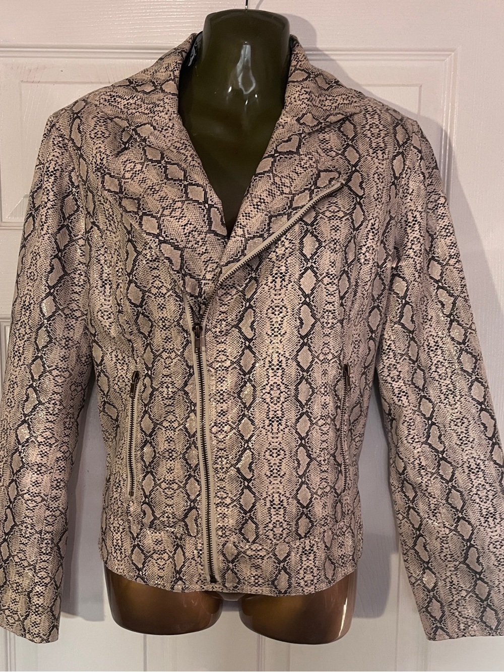 Python-Print Asymmetrical Zip Women's Jacket - Neutral Snake